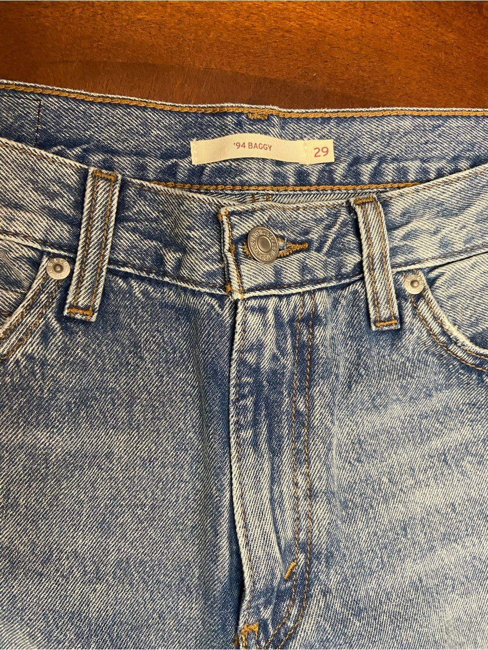 Levi's '94 ripped baggy jeans in a light blue denim wash. Size 29 - Picture 8 of 14